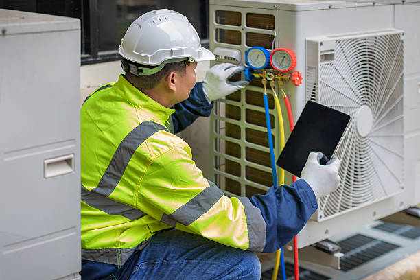 Professional Hvac technician working in Pleasant Valley, VA